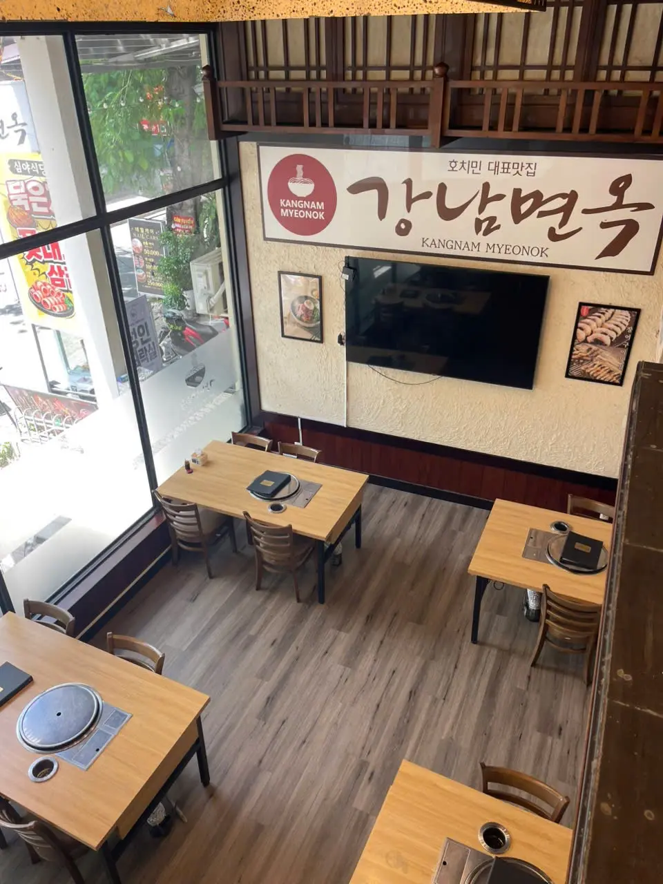 강남면옥 호치민점 넓은 홀 공간